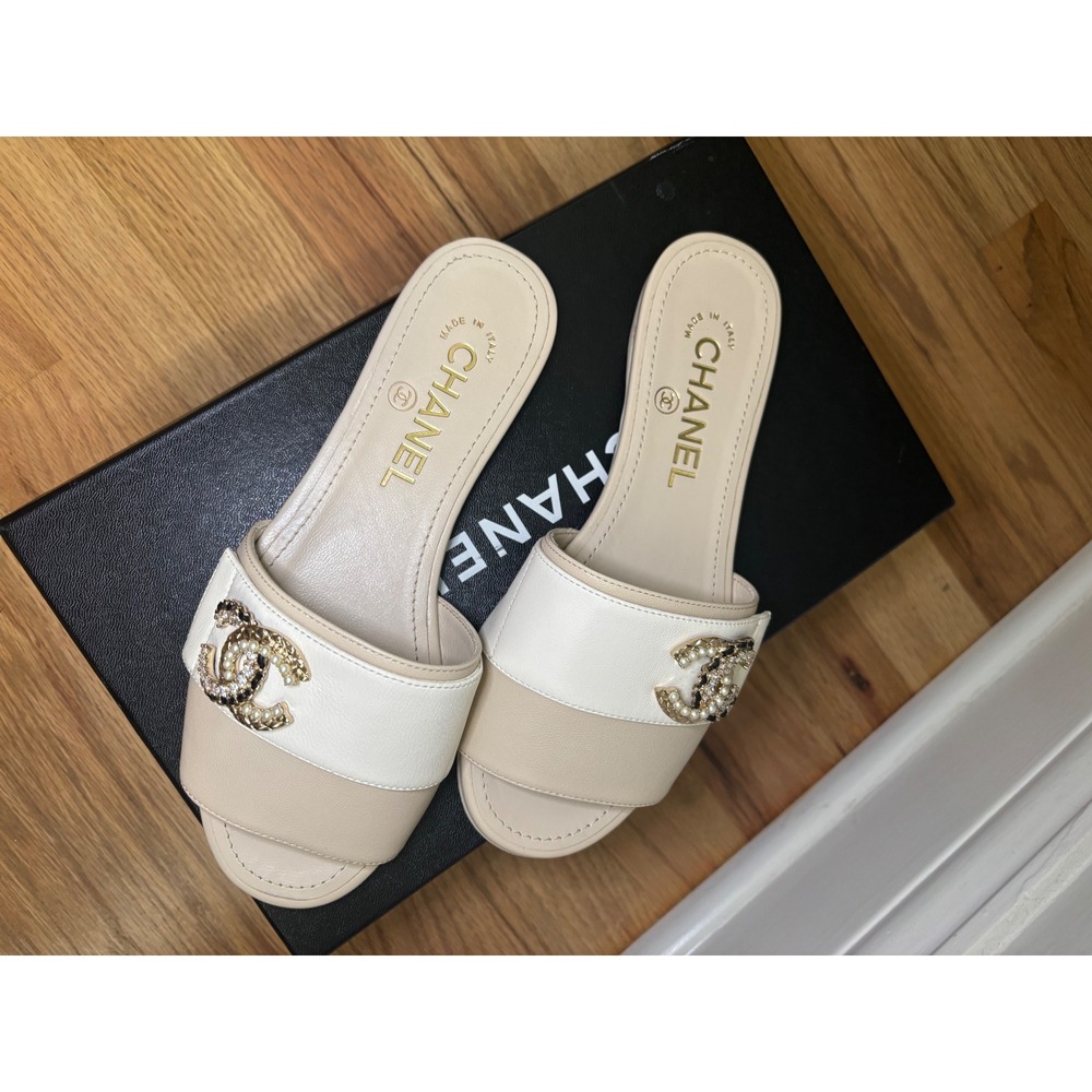 Chanel Two Tone Neutral Leather Pearl Embellished CC Logo Slide Sandals 35 - Picture 4 of 6